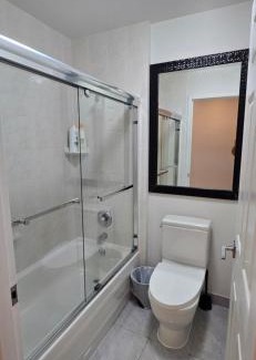 New Westminster Hotel | New Royal Inn