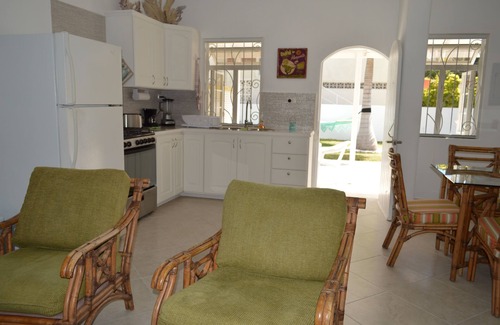 Silver Sands Apartamento | NUEVO: Royal Palms Apartment ... Frente al mar, Silver Sands Beach!