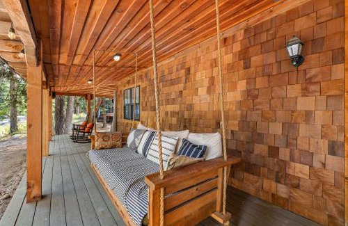 McCall Casa | New! Rustic Retreat - Near downtown, parks & hospital - Hot tub - 5 bd