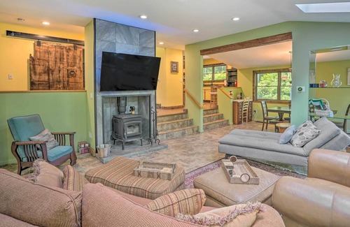 Stamford Casa | NEW! Rustic Stamford Lakehouse w/ Wraparound Deck!