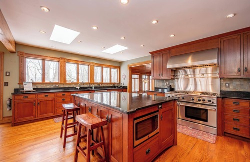 Blakeslee Casa | New! Sailor's Point: Lakefront, Hot Tub, Dock, Dogs OK!