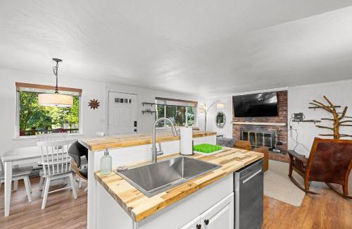 McCall Casa | New! Sanctuary at Payette Lake - remodeled - close to town - pet friendly