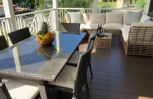 Weston Condominio | NEW Sandbox Villa 3 BDR Central to West Coast