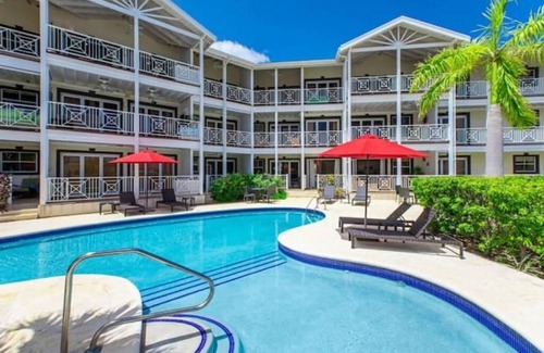 Weston Condominio | NEW Sandbox Villa 3 BDR Central to West Coast