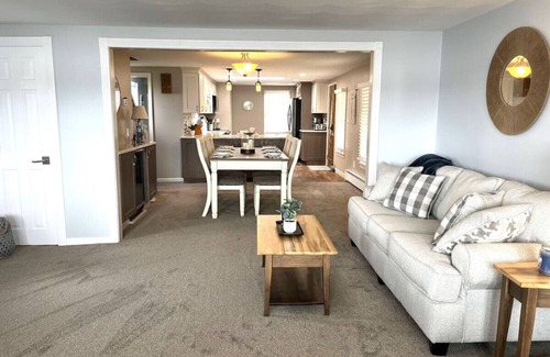 Pulaski Casa | NEW Sandy Pond Lake House - Sleeps 8!
