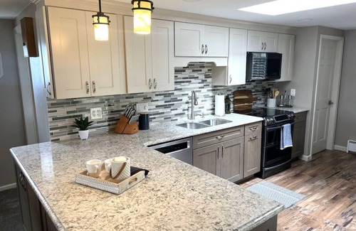 Pulaski Casa | NEW Sandy Pond Lake House - Sleeps 8!