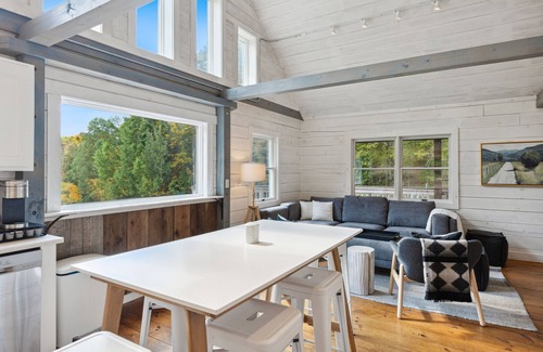 Woodstock Casa | NEW! Scenic Ridge - 4bd/3ba cabin in Woodstock, VT