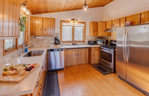 Thornton Casa | NEW! Scenic White Mountains Retreat