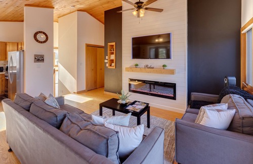 Thornton Casa | NEW! Scenic White Mountains Retreat