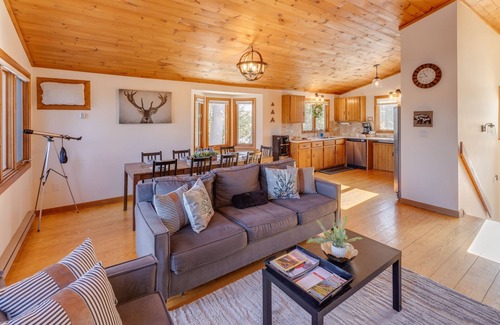 Thornton Casa | NEW! Scenic White Mountains Retreat