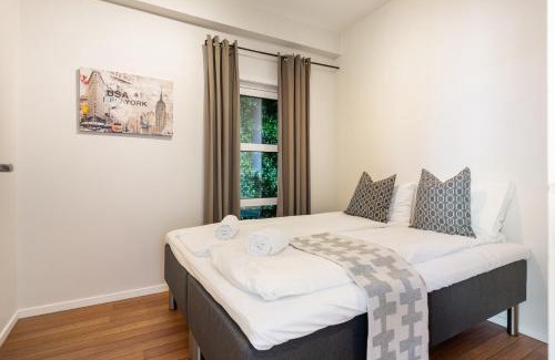 Sandviken Apartamento | New! Sea front apt. with terrace above the sea!