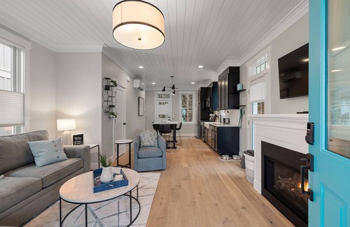 Seabrook Casa | *New* Seabrook's Robins Nest: Dog Friendly, Hot Tub!