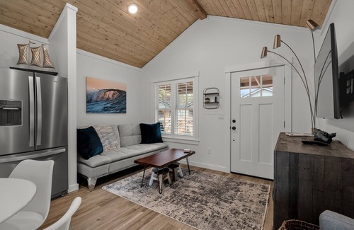 Pacific Beach Casa | New* Seabrook's Sara Sea, hot tub and fully-fenced yard