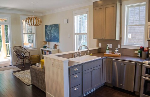 Seabrook Casa | *New* Seabrook's The Goldfinch: Dog Friendly!