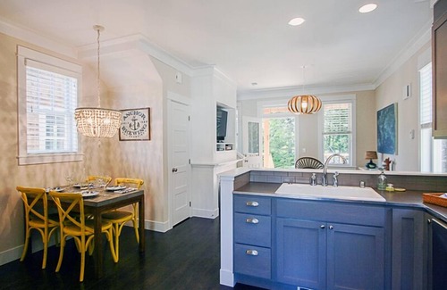 Seabrook Casa | *New* Seabrook's The Goldfinch: Dog Friendly!