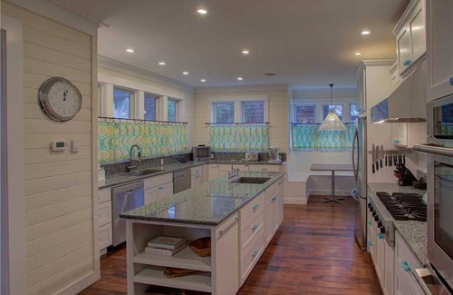 Seabrook Casa | *New* Seabrook's The Oyster House: Private hot tub!