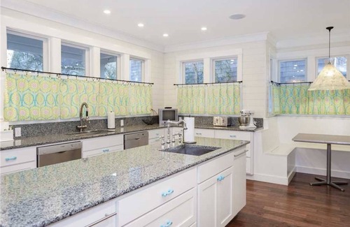 Seabrook Casa | *New* Seabrook's The Oyster House: Private hot tub!