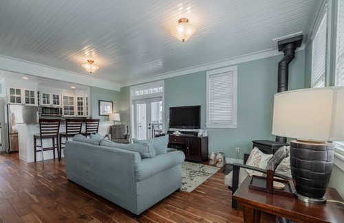 Seabrook Casa | *New* Seabrook's Treasure Chest: Dog Friendly!