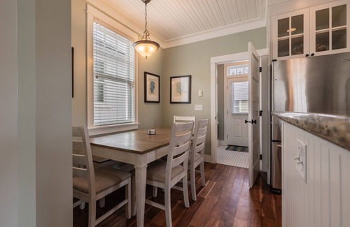Seabrook Casa | *New* Seabrook's Treasure Chest: Dog Friendly!