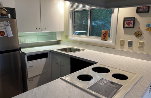 New Seabury Casa | New Seabury Cape Escape! 3 BR Mid Century House 5-7 minute walk to Poppy Beach