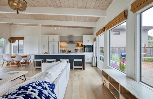 Stinson Beach Casa | NEW Seadrift Waterfront Kayaks, SUPS, Dock, Spa