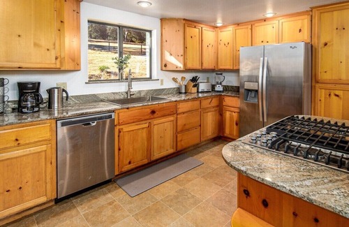 Midpines Cabina | NEW secluded lake cabin with private lake