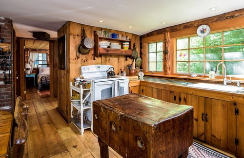 Andover Cabina | NEW! Secluded Log Cabin in the Mountains -- Minutes from Okemo