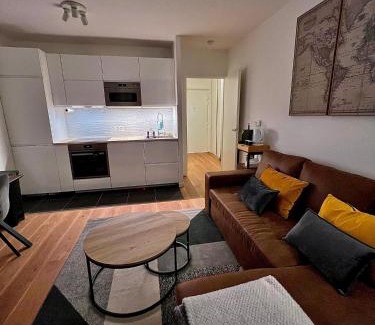 Suresnes Apartamento | New & serene 1-bedroom apart near #LaDéfenseParis #Parking&Fibre