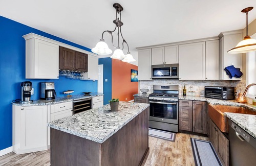 Sullivan Casa | NEW! Serene 7BR Haven by the Lake