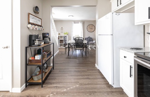 Imperial Casa | NEW! Serene Corner Cottage with Hot Tub