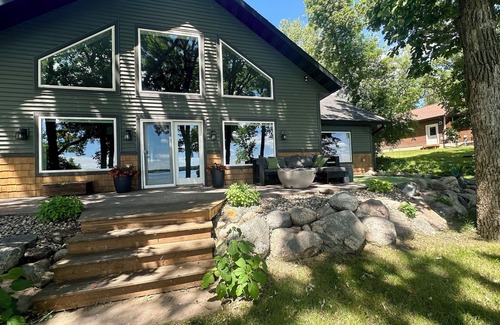 Battle Lake Casa | NEW! Serene lakeside cabin with crystal clear waters on Eagle Lake.