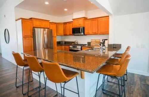 Bay Terraces Casa | NEW Siena Fun Full House Retreat