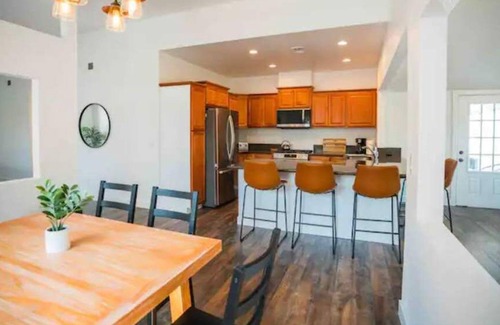 Bay Terraces Casa | NEW Siena Fun Full House Retreat
