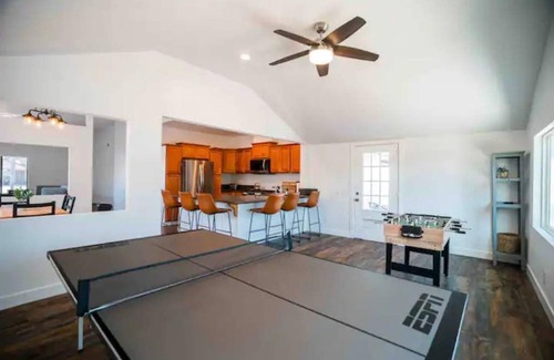 Bay Terraces Casa | NEW Siena Fun Full House Retreat
