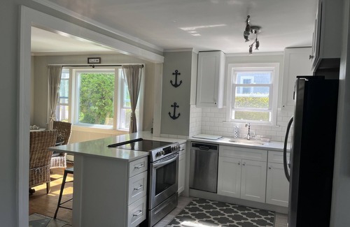 Silver Beach Cabaña | New Silver Beach Cottage just a short walk to association beach and harbor!