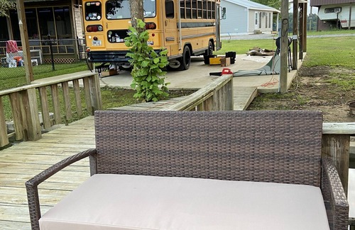 Centre Casa | 🚌NEW Skoolie on Lake Weiss | LAKE FRONT & Fishing 🎣