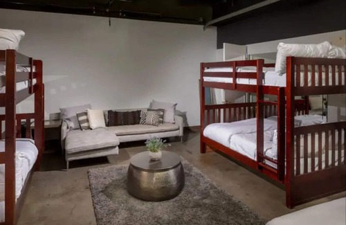 East Cesar Chavez Casa | New Skyline Townhome on 6th