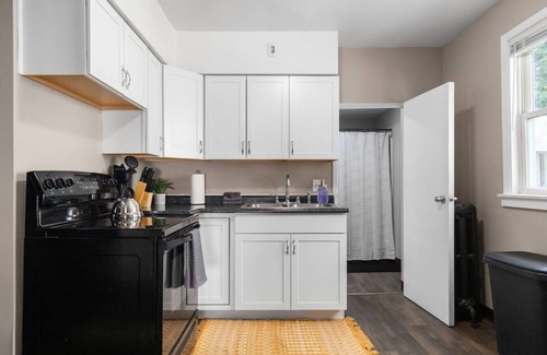 Oshkosh Casa | NEW! Sleeps 13! Convenient&Close