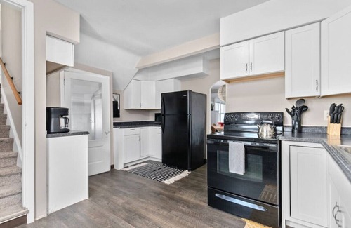 Oshkosh Casa | NEW! Sleeps 13! Convenient&Close
