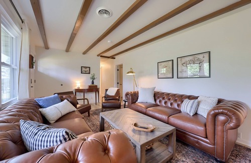 Ronks Casa | New! Sleeps 16! Across from Sight&Sound! Location!