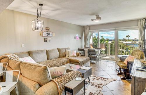 New Smyrna Beach Apartamento | New Smyrna Beach Condo on Water Rest, Swim and Play