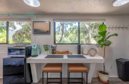 Carmel Valley Casa | New! Soak in a Hot Tub at this Romantic Tree House Surrounded by Trees