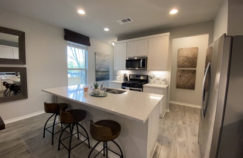Harris Ridge Casa | New Solar Powered Home, Professional Design-Taste Comfort Space and Convenience