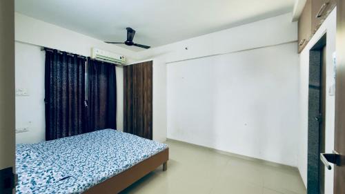 Tirupati Apartamento | New Spacious 2BHK apartments in Tirupati Near Railway Station with fully equipped kitchen, AC bedrooms, Washing Machine, 24 hours water, caretaker service, and ample space for car parking & ideal for families and pilgrims