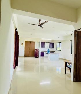 Tirupati Apartamento | New Spacious 2BHK apartments in Tirupati Near Railway Station with fully equipped kitchen, AC bedrooms, Washing Machine, 24 hours water, caretaker service, and ample space for car parking & ideal for families and pilgrims