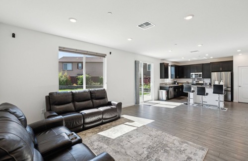 Folsom Casa | NEW! Spacious 3BR Home with Charming Backyard