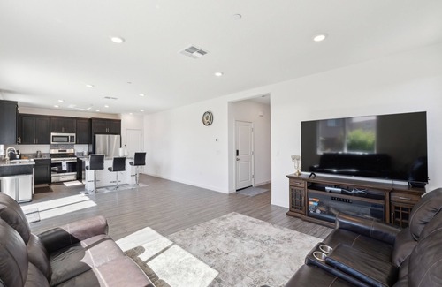 Folsom Casa | NEW! Spacious 3BR Home with Charming Backyard