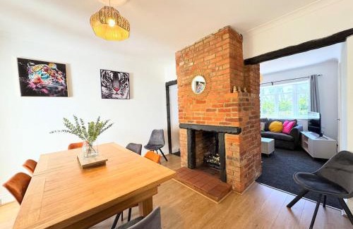 Southampton Casa | New Spacious 4 Bedrooms 5 Beds House Sleeps 8!