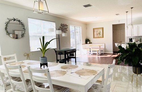 Windwood Bay Casa | NEW Spacious 4BR House w/ private Pool near Disney*Big Group