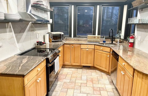 Greenwood Lake Cabaña | NEW Spacious 5 bedrooms with Public Lake & Beach Access and Kayak!